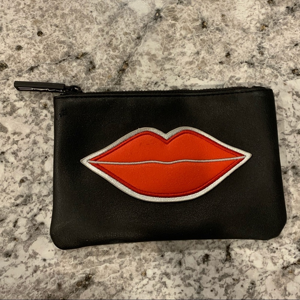 MAC makeup pouch 💋